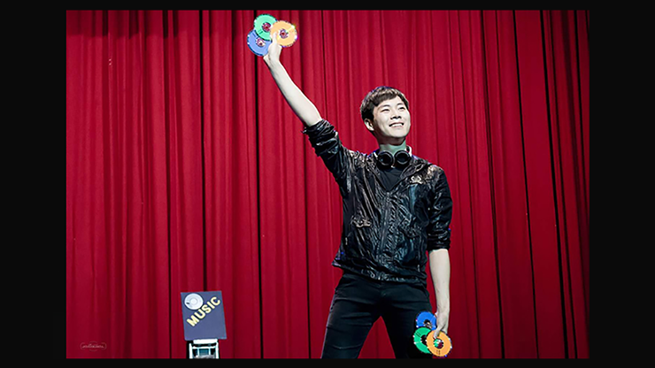 we Can Do it by Han Seol-Hui -... MagicWorld Magic Shop